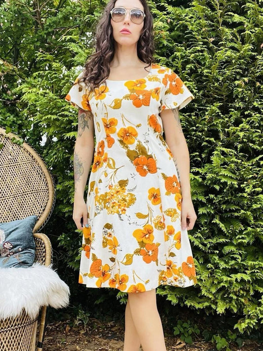 Vintage 1960s Floral Dress Short Sleeve Bold Flower Print Knee Length Dress 12