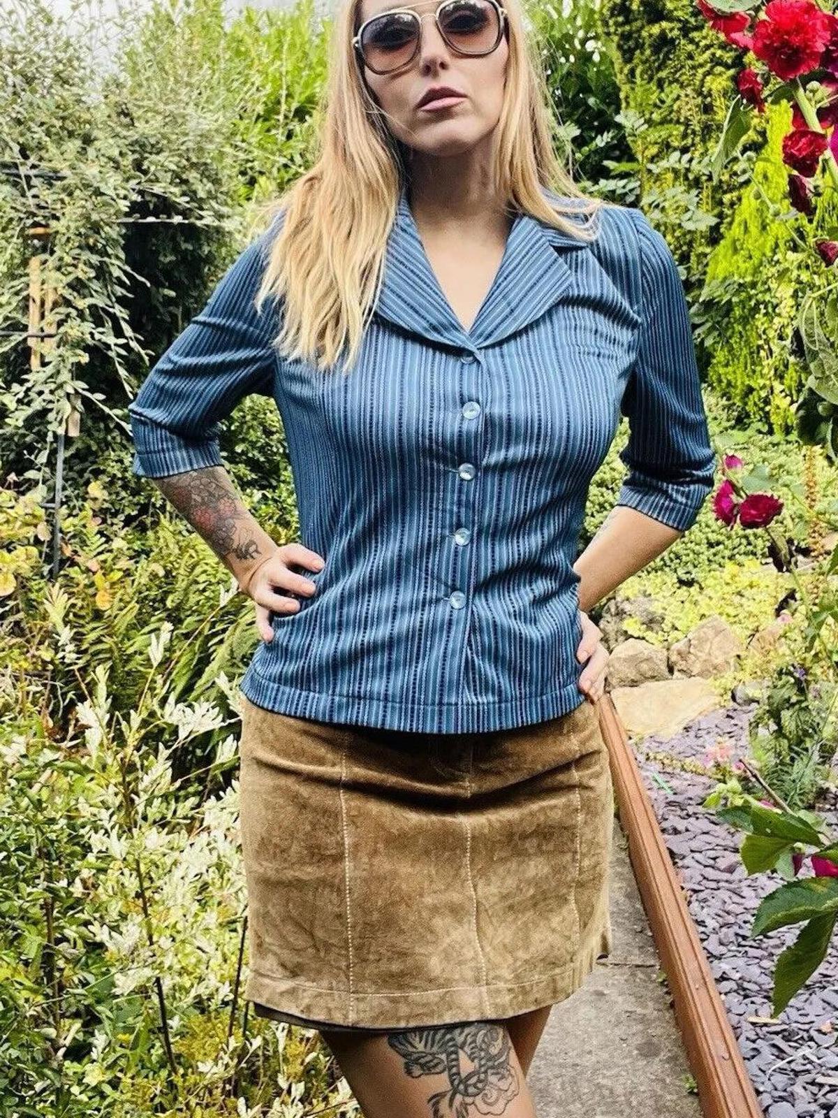 Vintage 1960s Striped Blouse 3/4 Sleeve Shirt With Collar Blue Size 10 to12