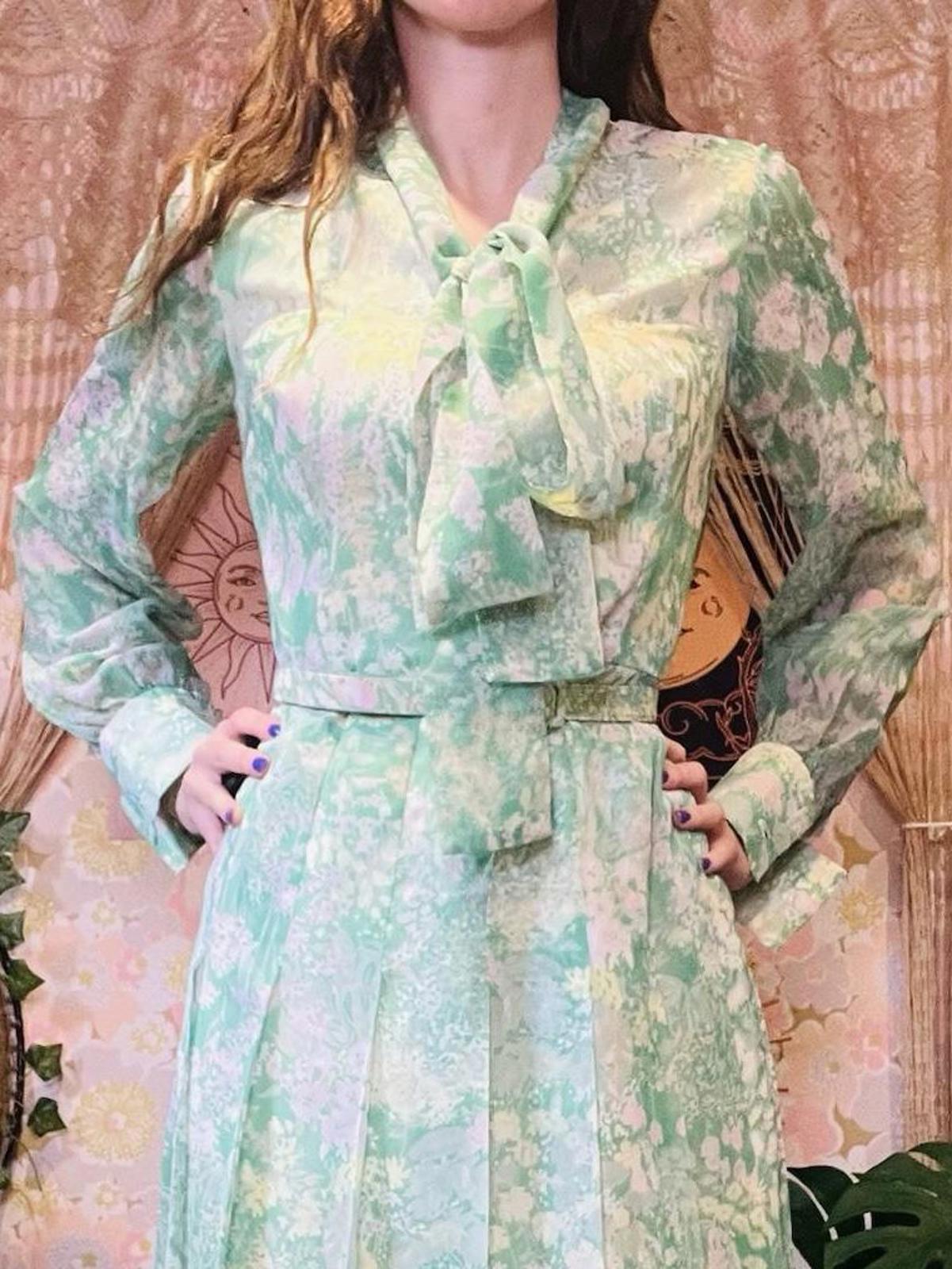 Vintage 1960s Shirt Dress Pleated Long Sleeve With Pussy Bow And Belt Green 12