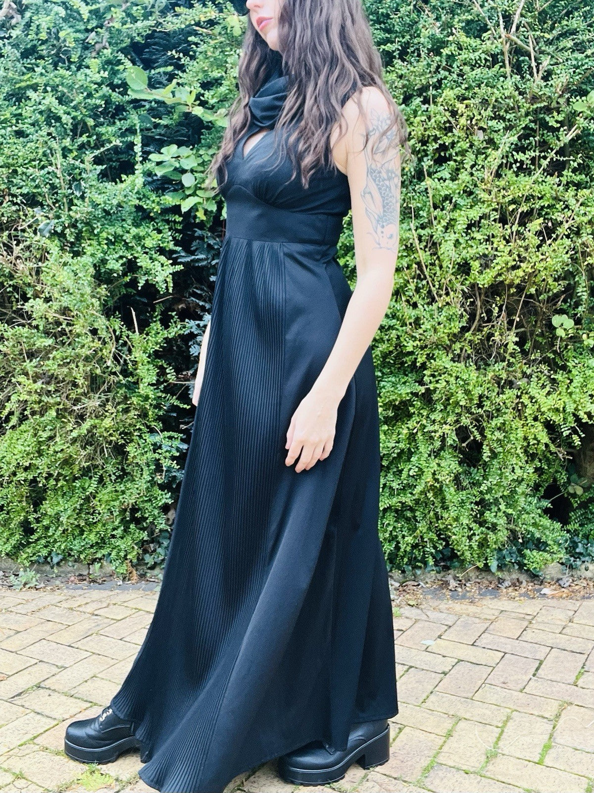 Vintage 1970s Maxi Dress Black Size 10 Long Pleated Cinched Waist Turtle Neck