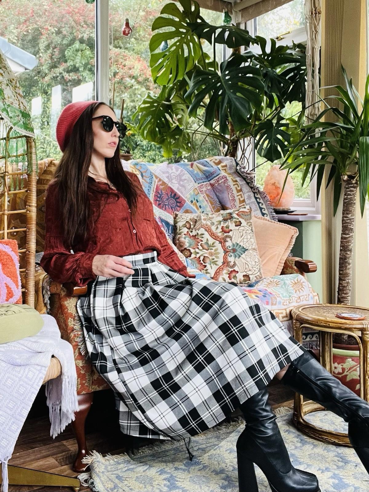 Vintage 1980s Plaid Skirt size 14 black white Pleated Check Tartan Kilt Style