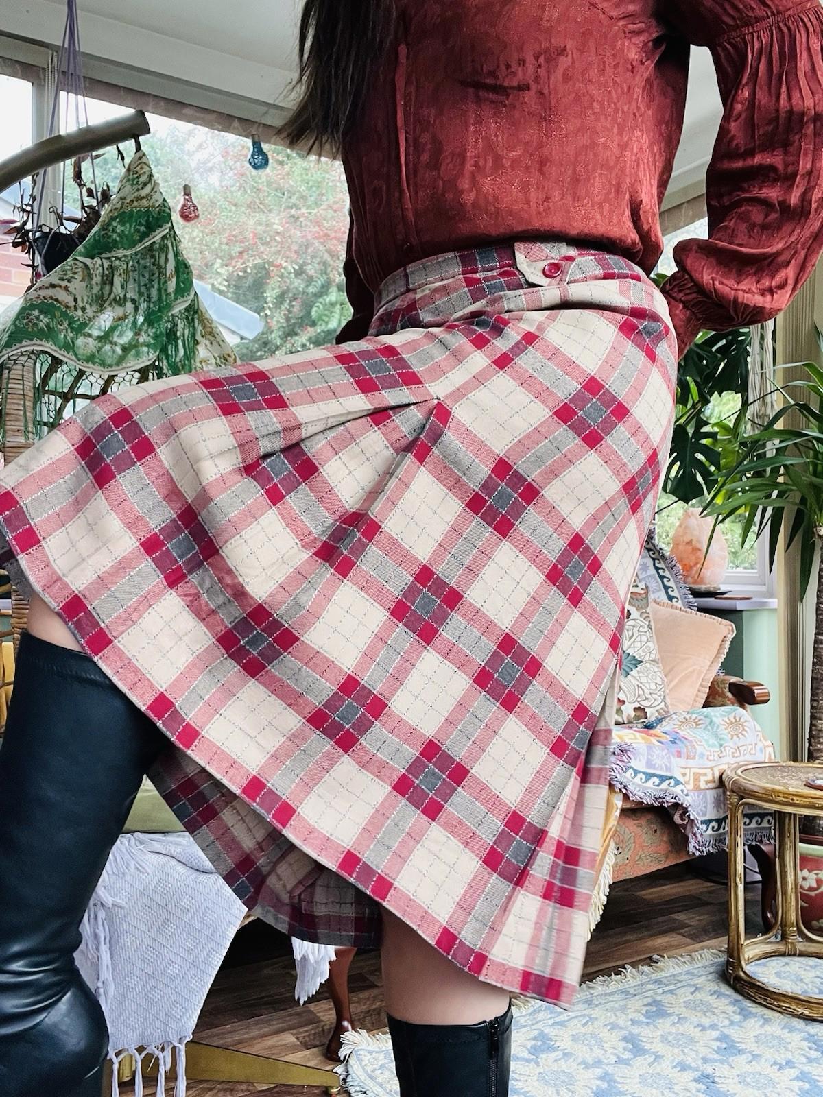Vintage 70s Tartan Skirt size 16 Retro Pleated Plaid Midi Skirt High Waist beige