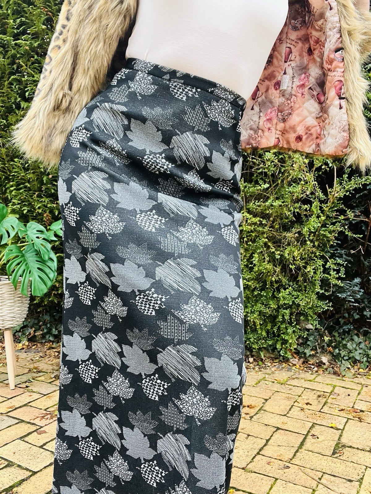 Vintage 70s Long Skirt Autumn Leaf Print Silver Black Maxi Length Size 8