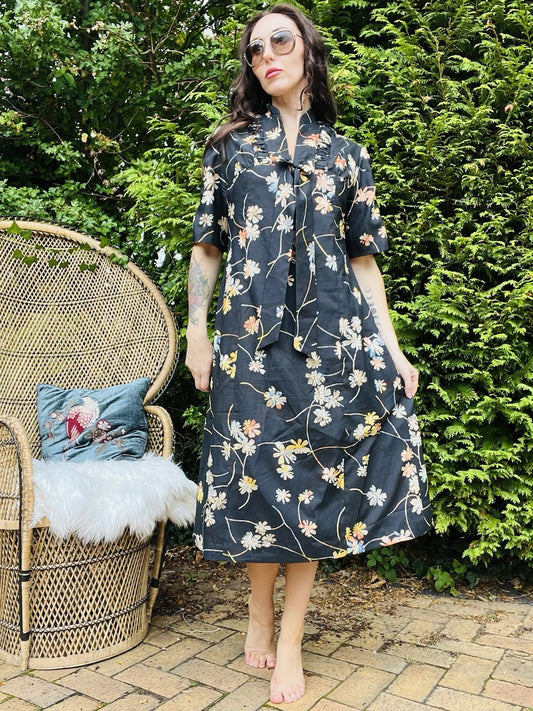 Vintage 1960s Floral Dress With Frilly Collar And Bow Black Size 18