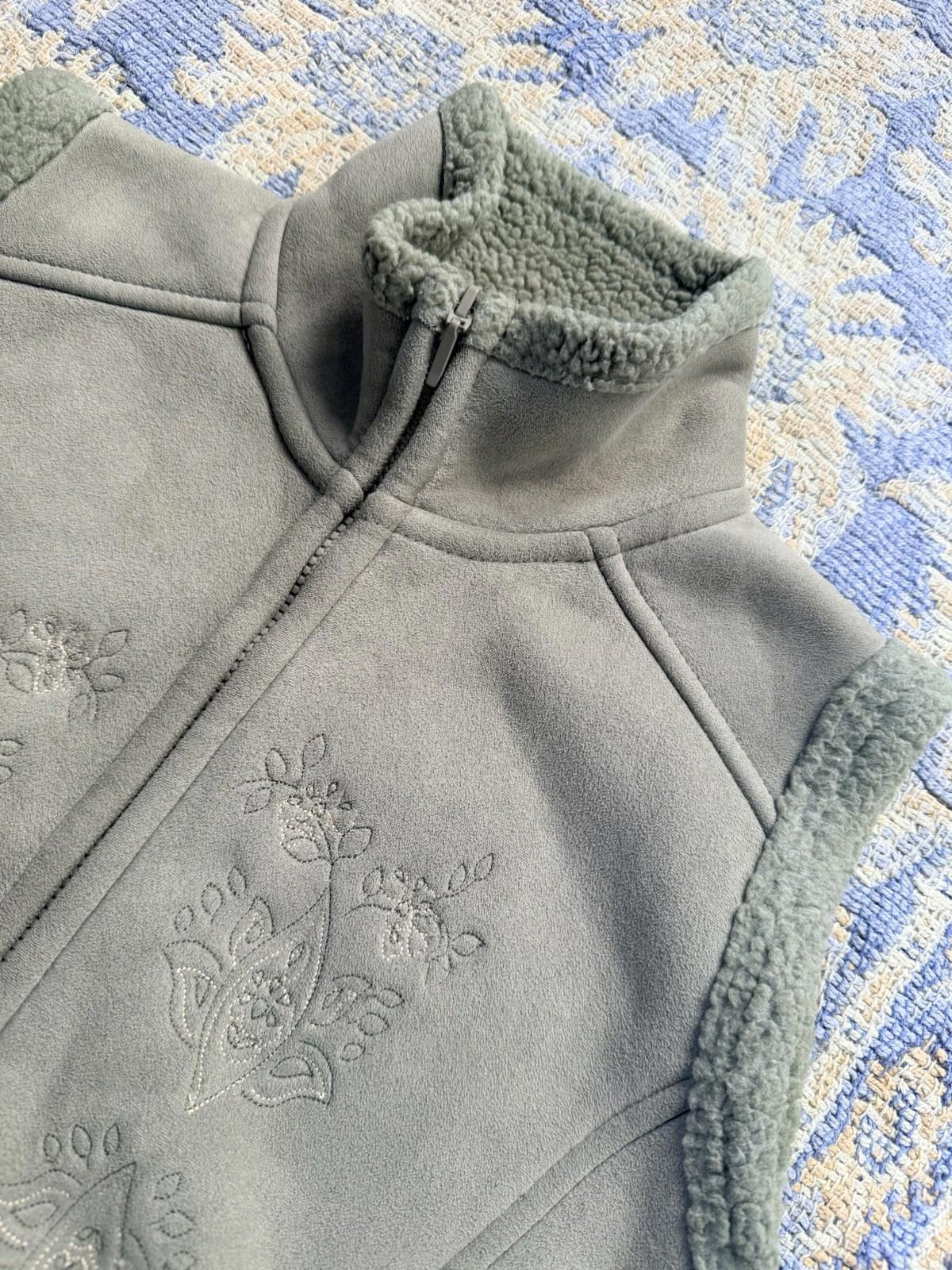 Vintage Y2K Embroidered Gilet Green Size 10 12 Fleece Lined Body Warmer Jacket