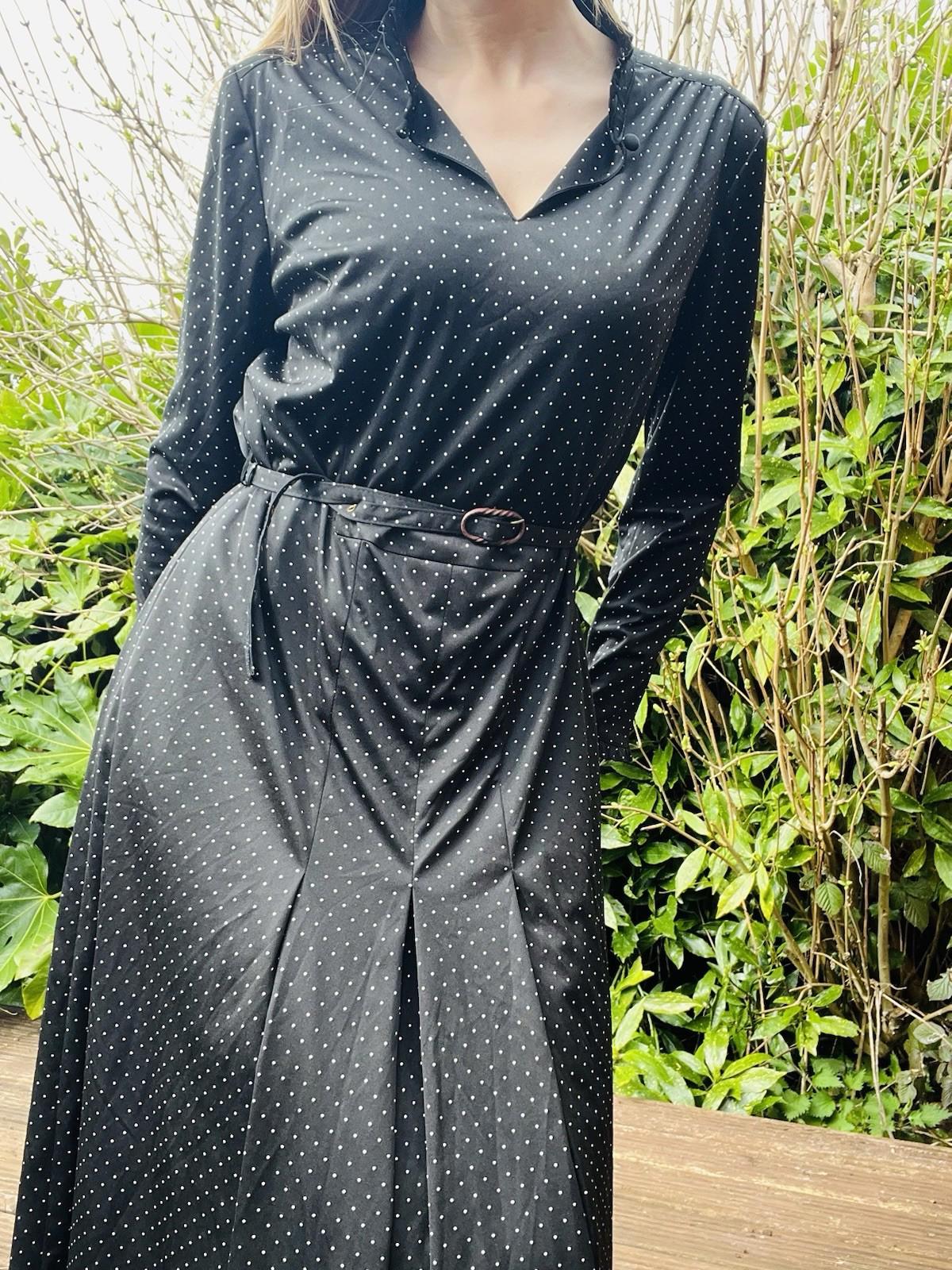 Vintage 1960s Polkadot Dress Cinched Waist Ruffle Collar Long Sleeve Black 16