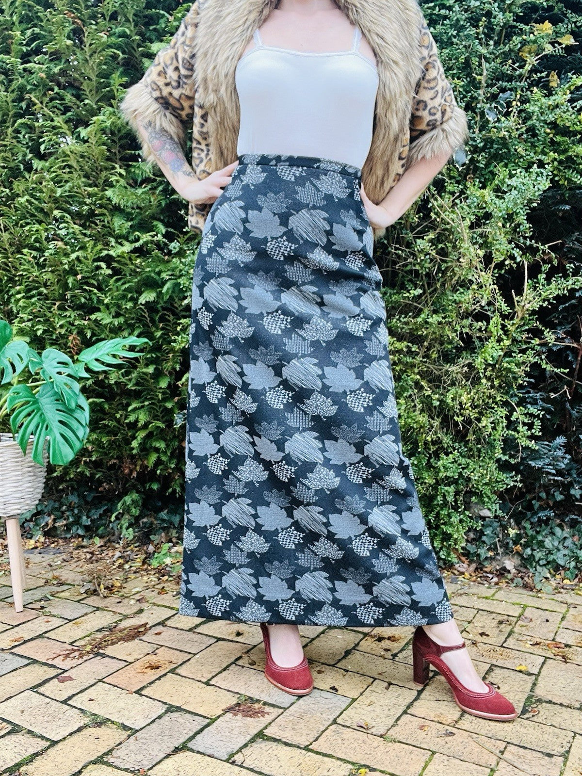 Vintage 70s Long Skirt Autumn Leaf Print Silver Black Maxi Length Size 8