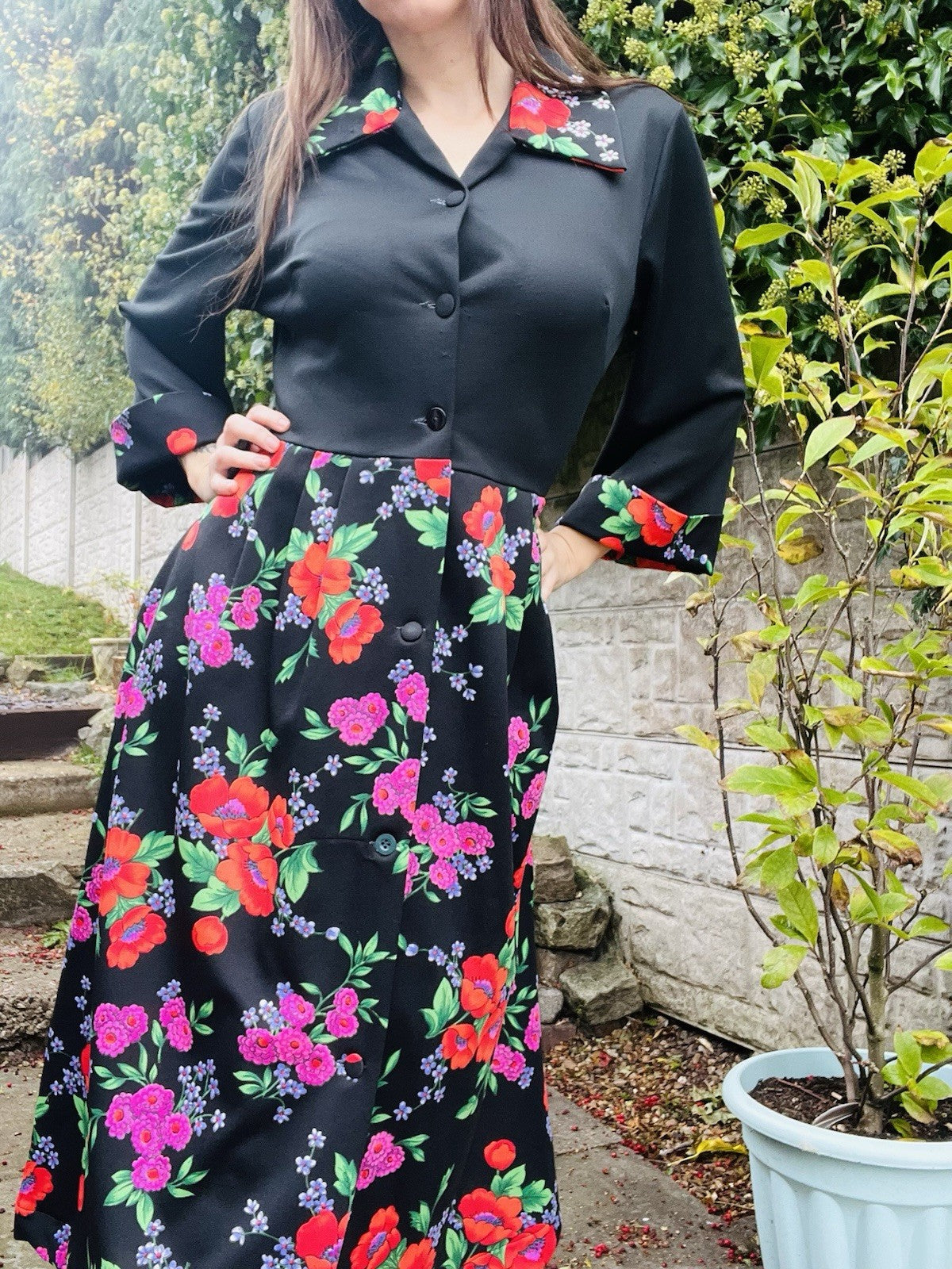 1970s Floral Shirt Dress Black Size 14 True Vintage, Dagger Collar, Midi Length