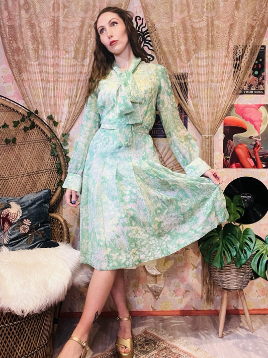 Vintage 1960s Shirt Dress Pleated Long Sleeve With Pussy Bow And Belt Green 12