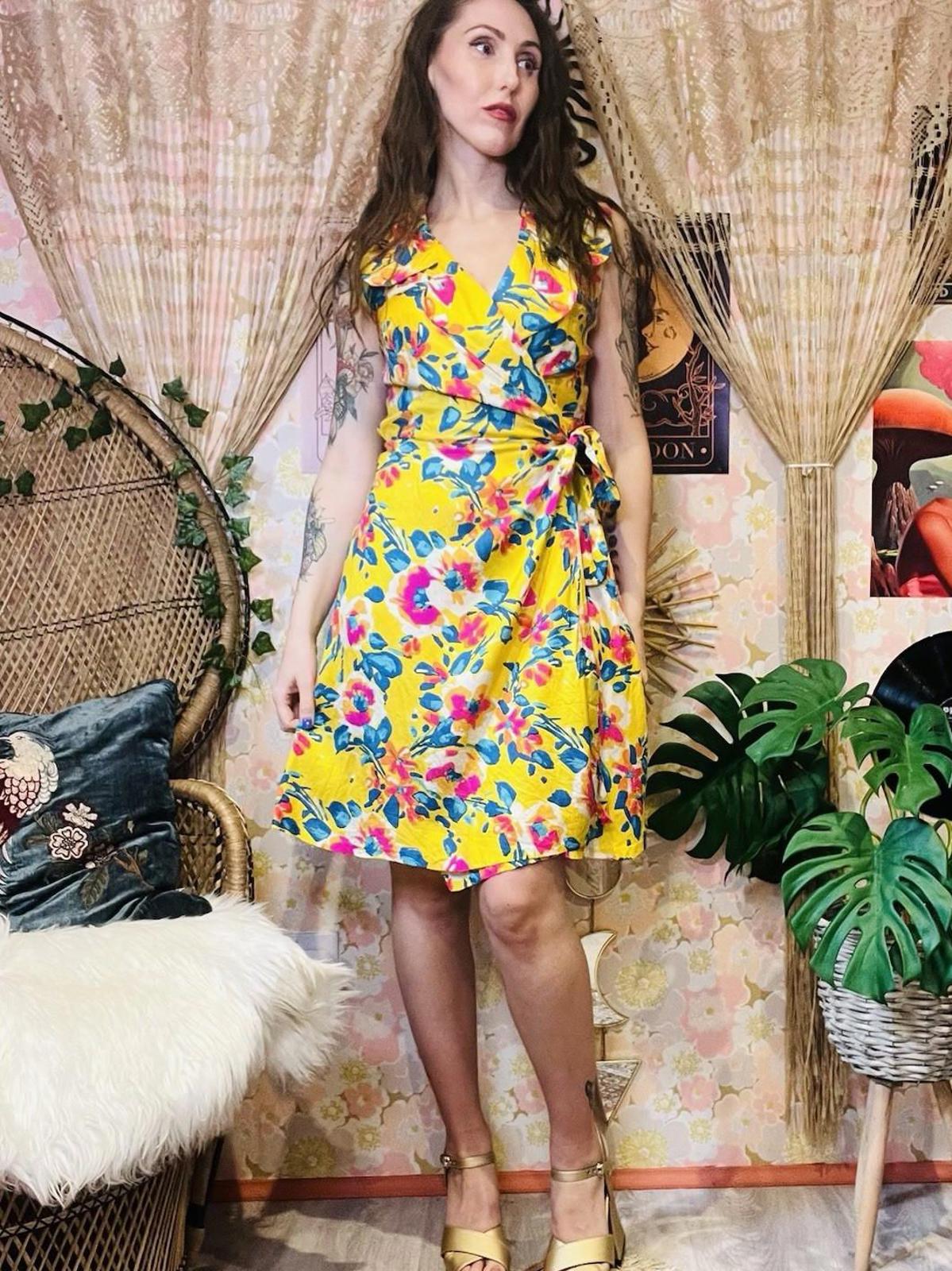 Vintage Summer Floral Dress Short Wrap Dress With Collar Bold Yellow Print 8 10