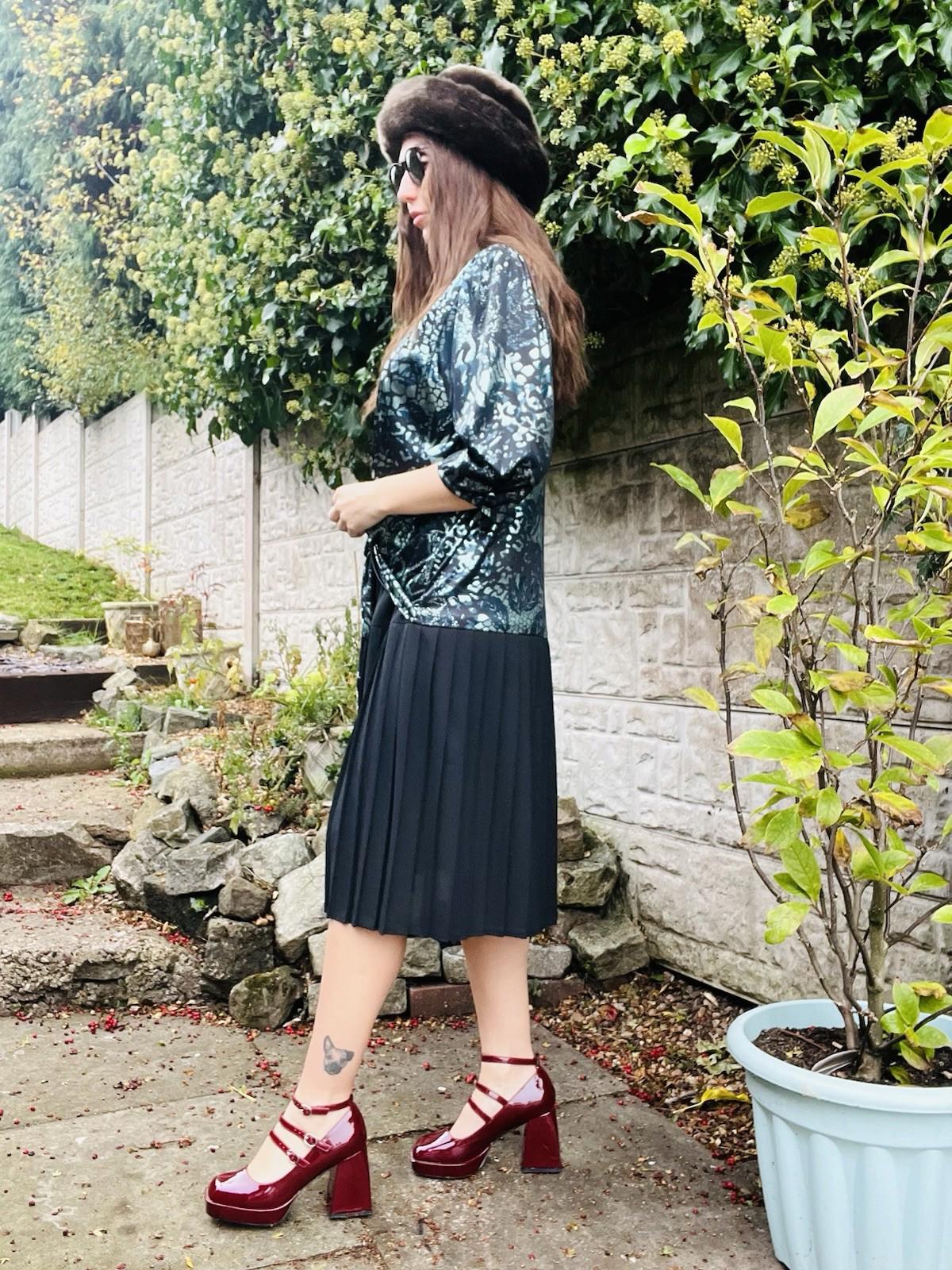 Vintage 1980s Dress Black Size 20 Retro Pleated Skirt Wrap Top