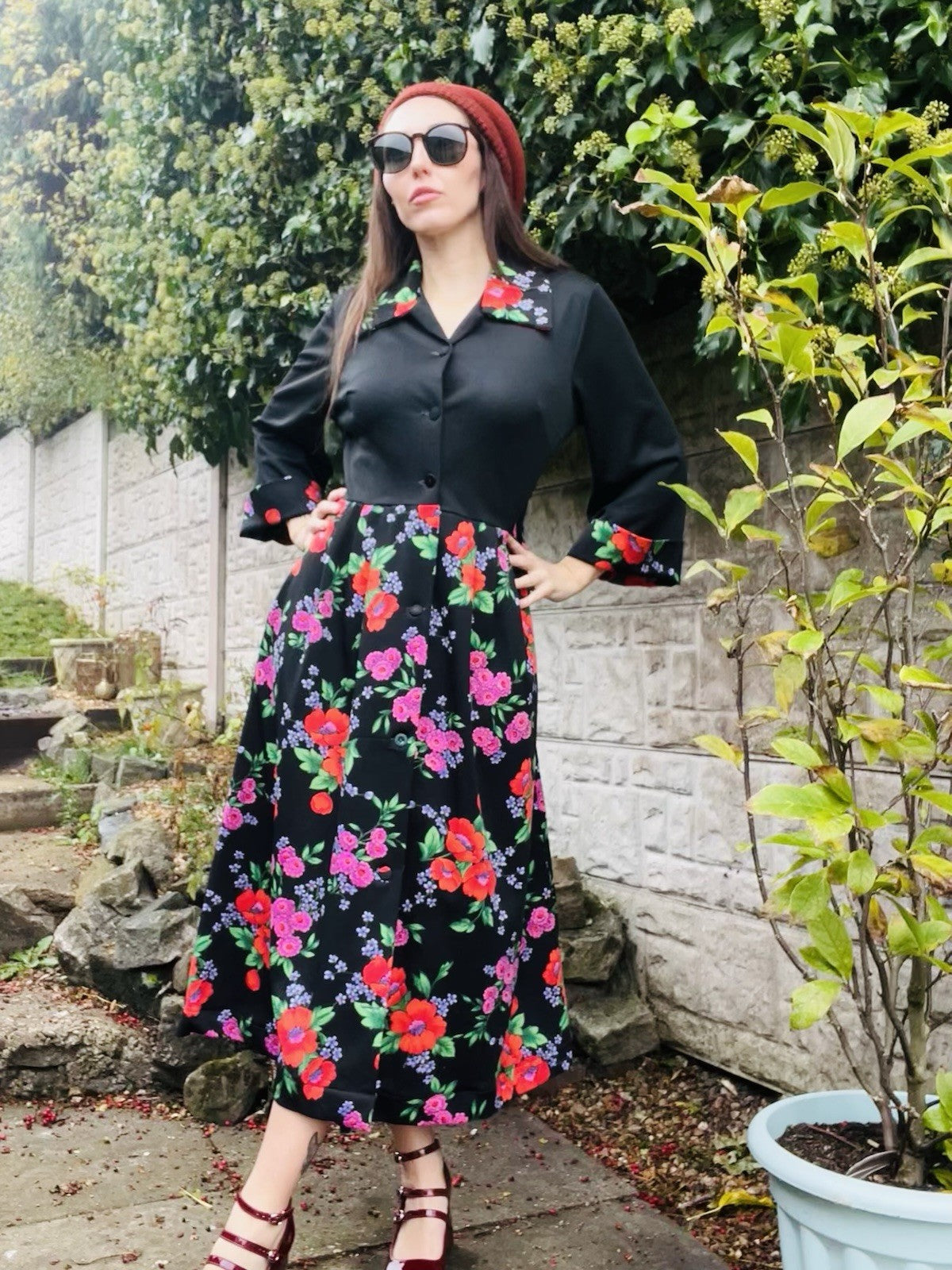 1970s Floral Shirt Dress Black Size 14 True Vintage, Dagger Collar, Midi Length