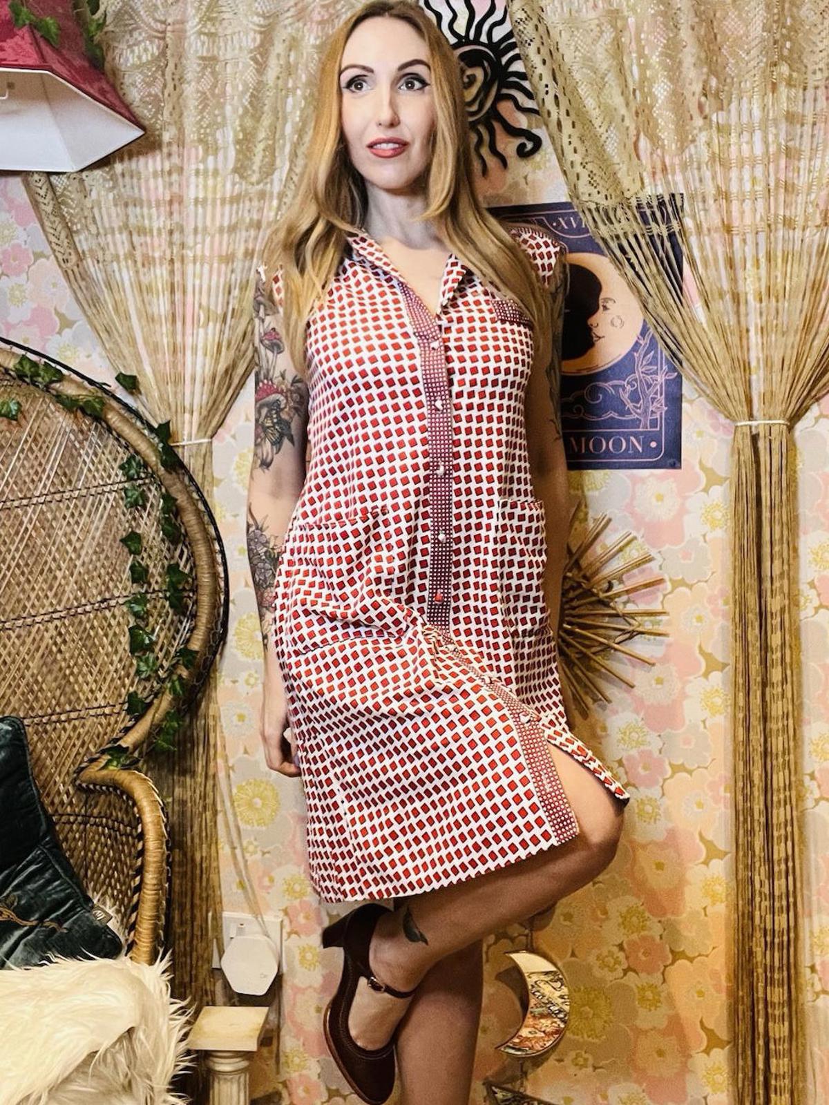 Vintage 1960s Shirt Dress Retro Print Button Down Dress With Pockets Red Size 10