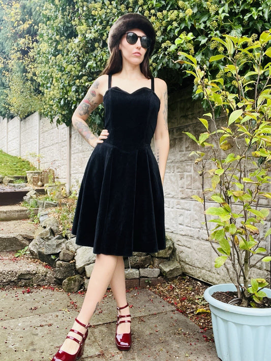 Vintage 1980s Velvet Dress Black Size 14-16 Whimsigoth Party Style