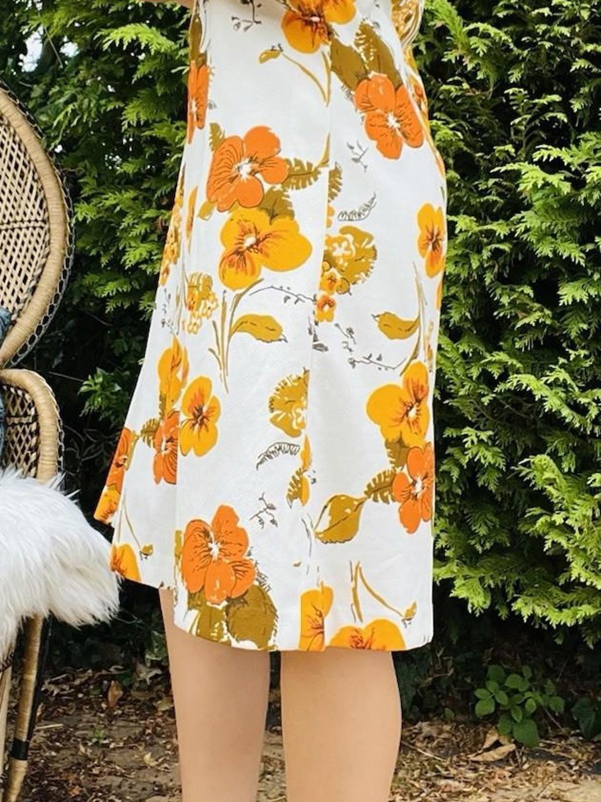 Vintage 1960s Floral Dress Short Sleeve Bold Flower Print Knee Length Dress 12