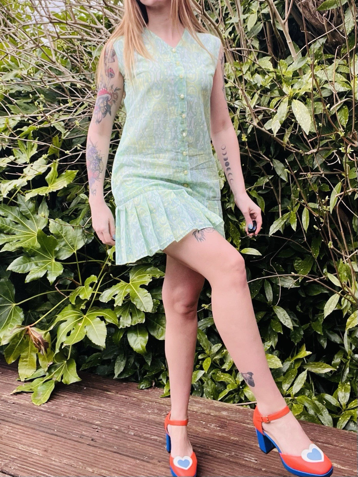 Vintage 1960s Mini Dress Sheer Paisley Pleated Sleeveless Shirt Dress Green 12