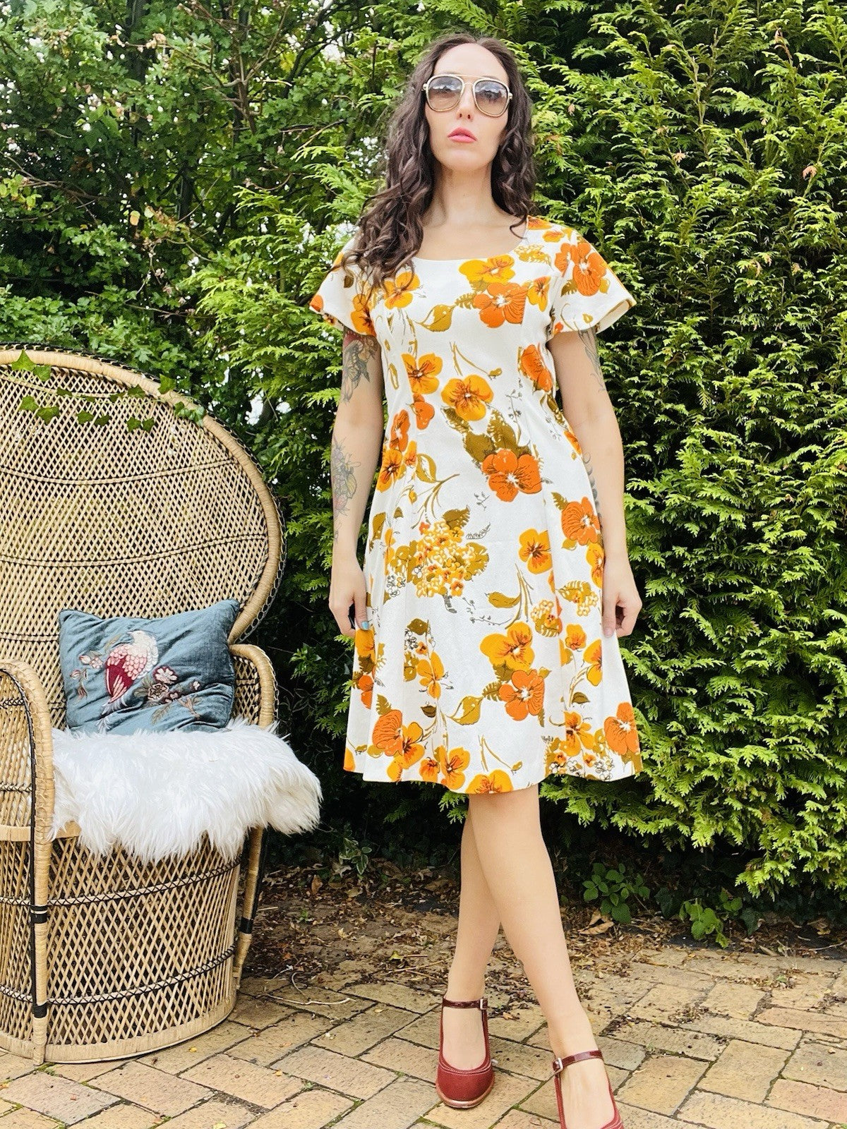 Vintage 1960s Floral Dress, Short Sleeve Bold Flower Print Knee Length Dress 14