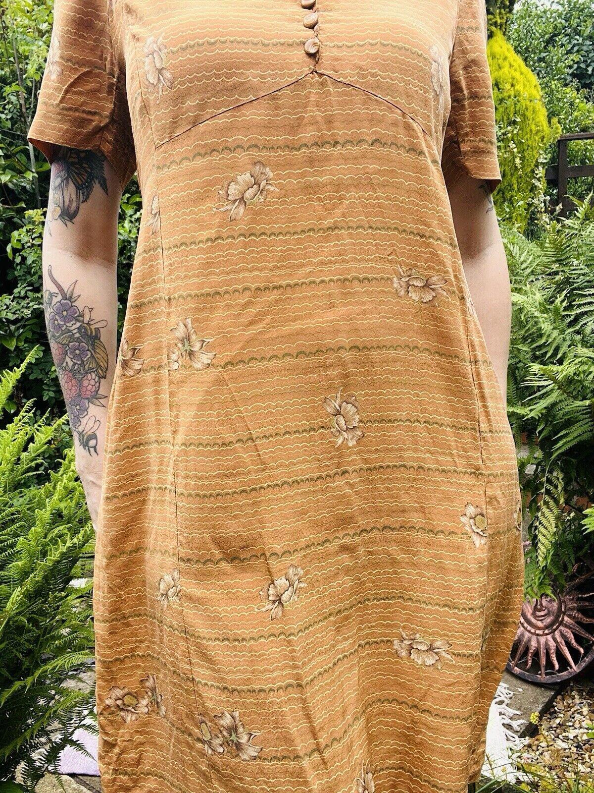 Vintage 70s Summer Dress Lightweight Retro Print Fabric With Button Detail 14