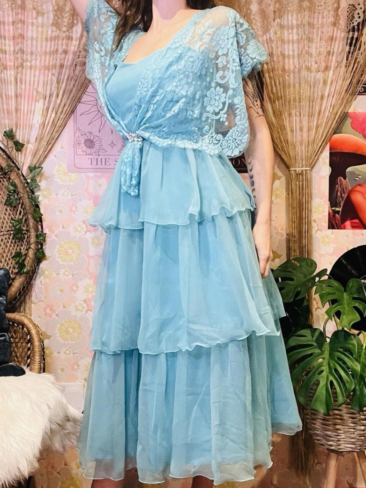 Vintage 1980s Prom Dress Layered Floaty Cocktail Gown With Lace Cape Sleeves 10