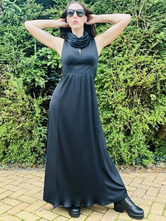 Vintage 1970s Maxi Dress Black Size 10 Long Pleated Cinched Waist Turtle Neck