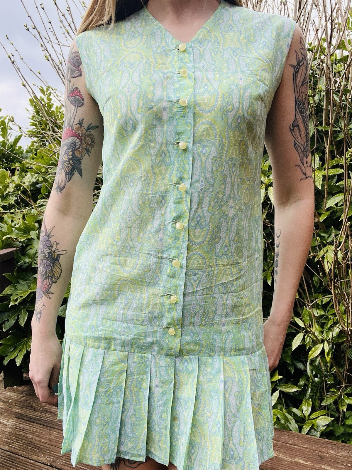 Vintage 1960s Mini Dress Sheer Paisley Pleated Sleeveless Shirt Dress Green 12