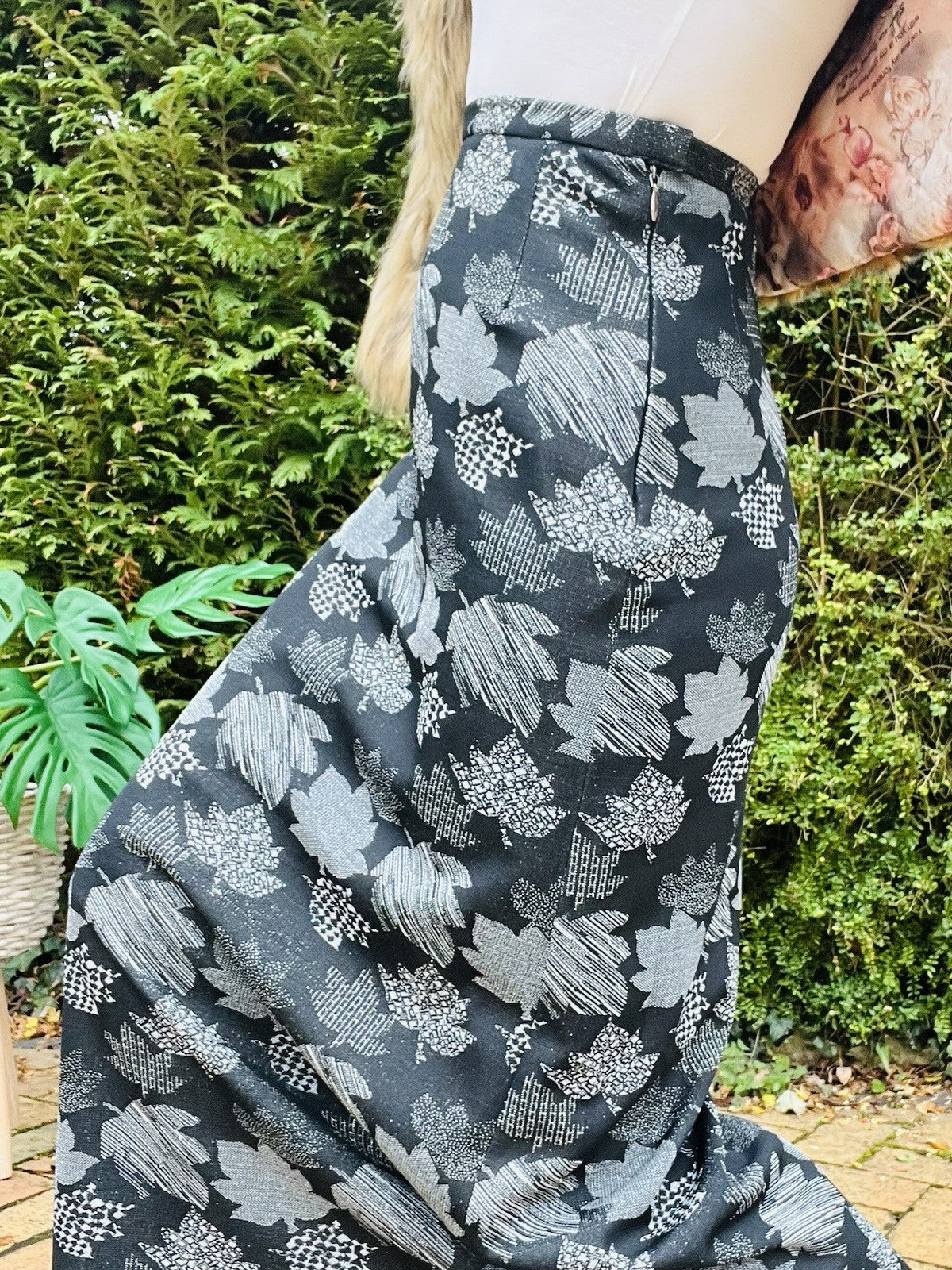 Vintage 70s Long Skirt Autumn Leaf Print Silver Black Maxi Length Size 8