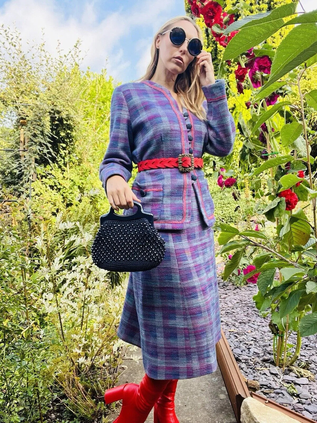 Vintage 50s Hand Bag 1950s Beaded Rafia Handbag Plastic Handles And Gold Clasp