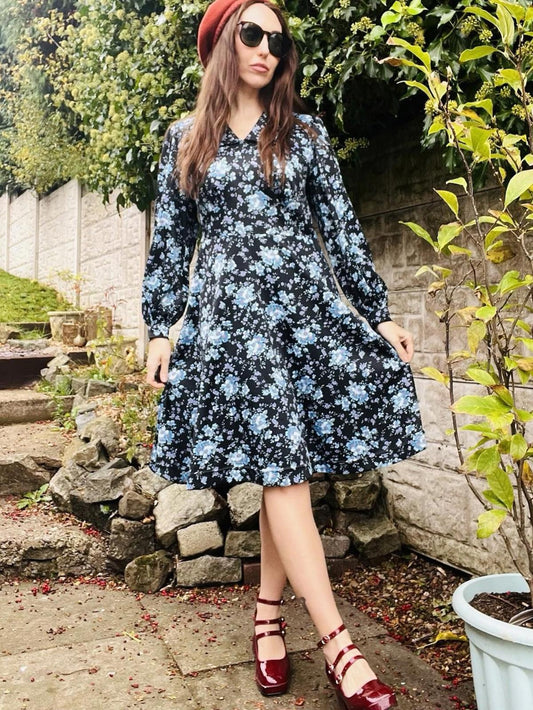 Vintage 1970s Tea Dress Black Blue Size 16 Long Sleeve Floral Midi Length