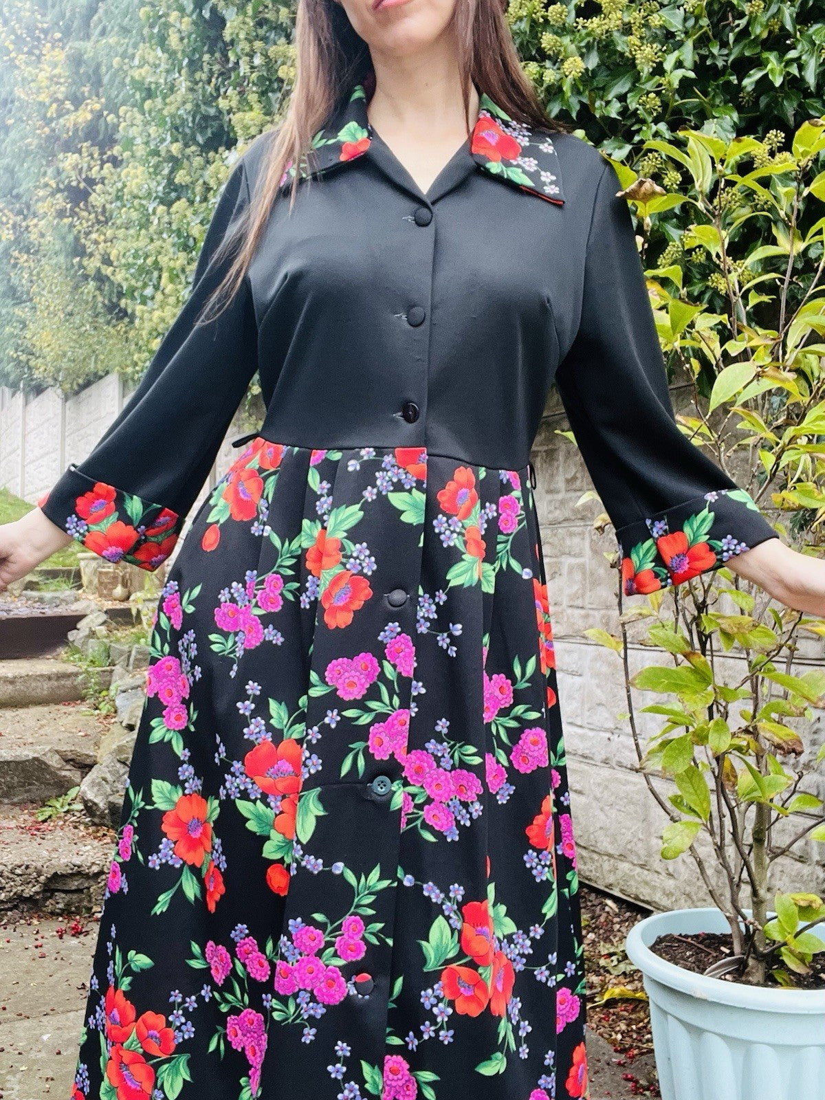 1970s Floral Shirt Dress Black Size 14 True Vintage, Dagger Collar, Midi Length
