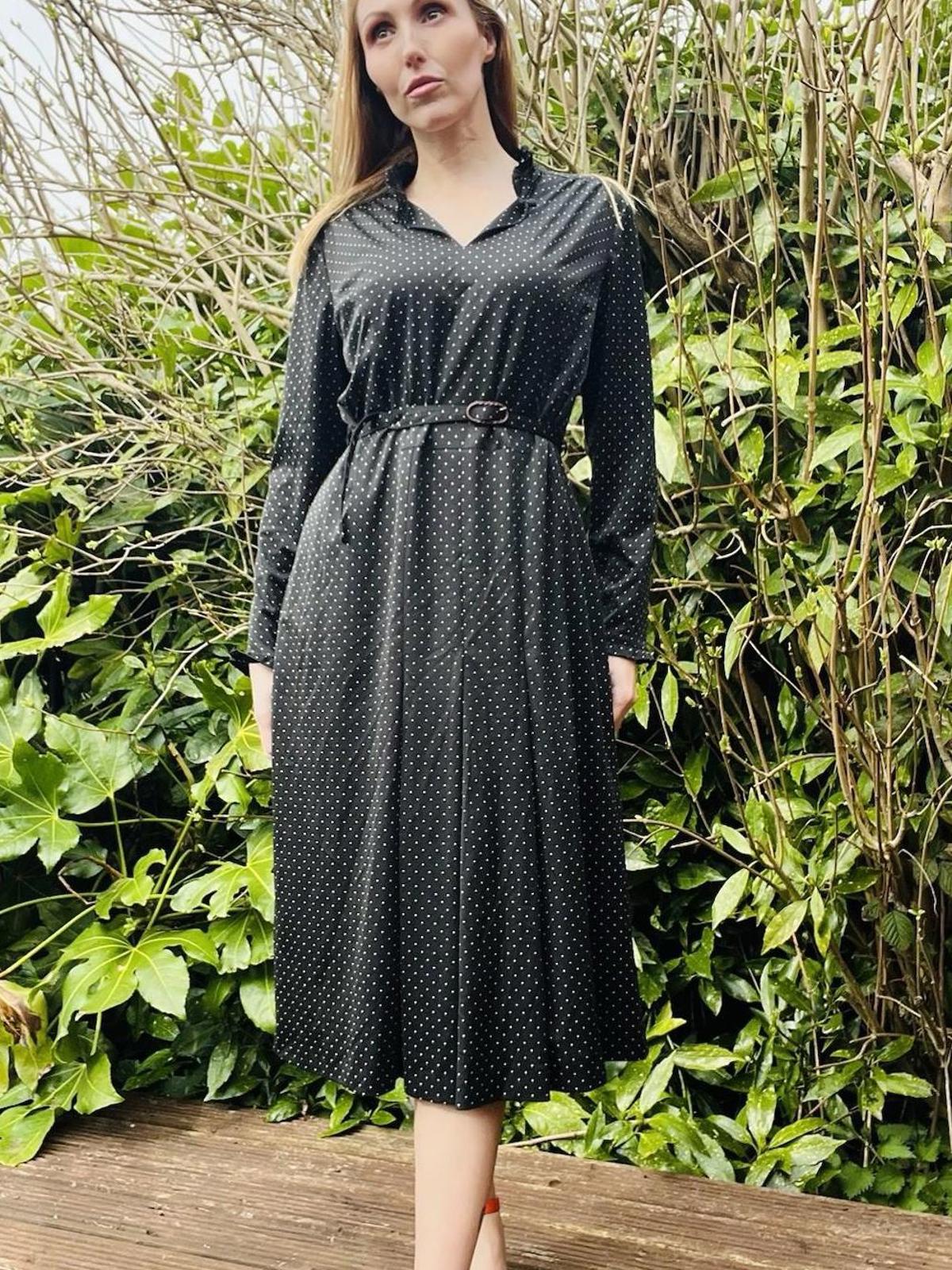 Vintage 1960s Polkadot Dress Cinched Waist Ruffle Collar Long Sleeve Black 16