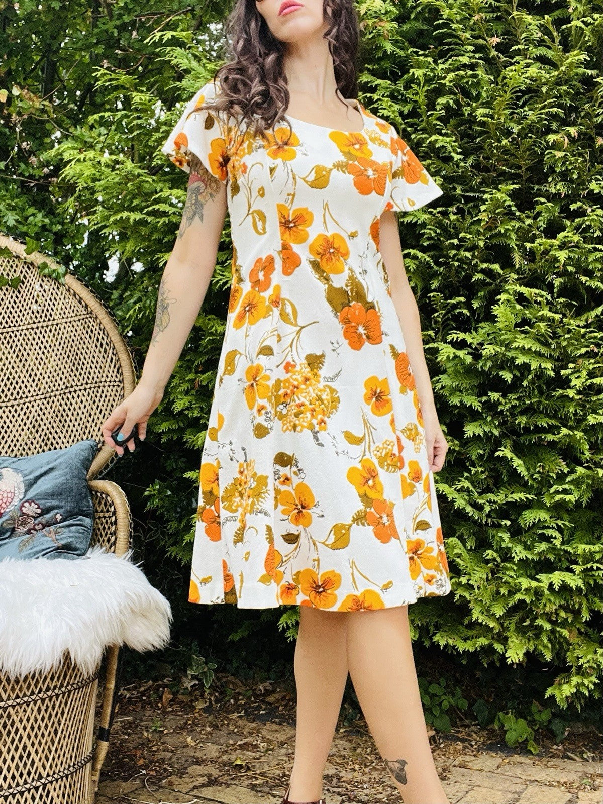 Vintage 1960s Floral Dress, Short Sleeve Bold Flower Print Knee Length Dress 14