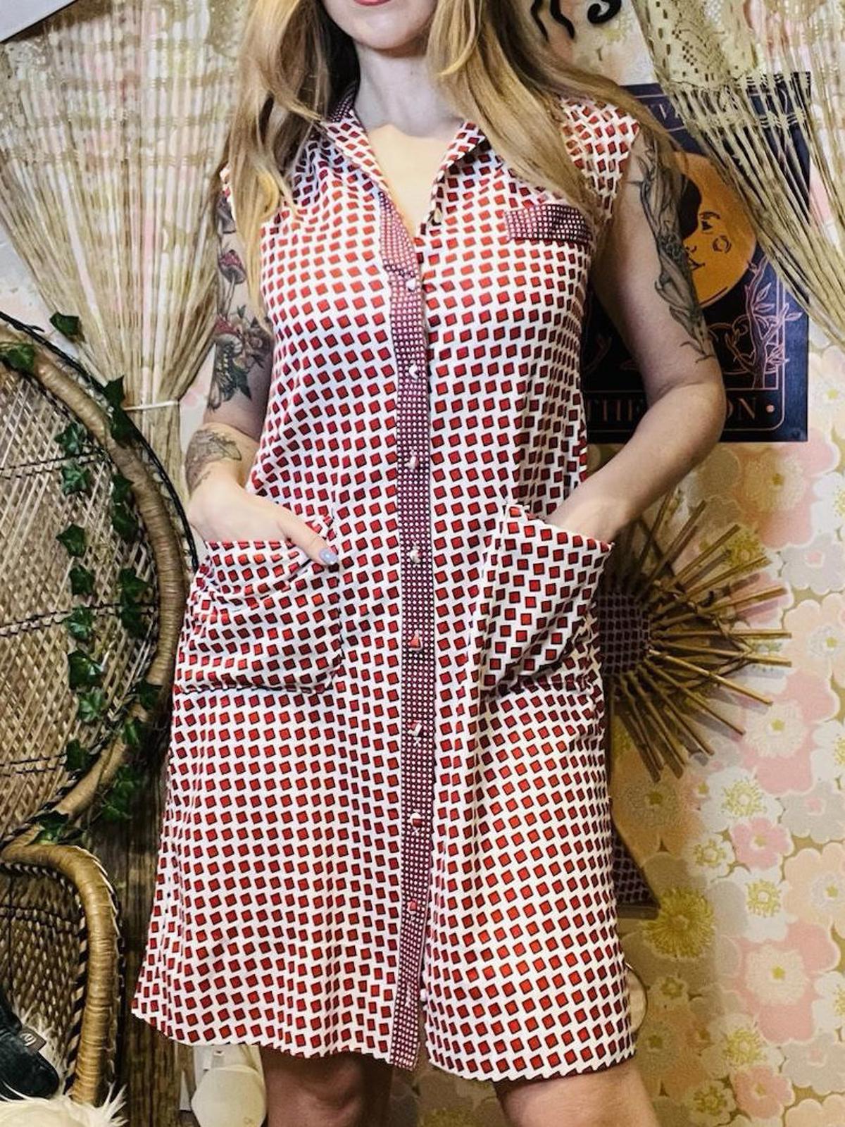 Vintage 1960s Shirt Dress Retro Print Button Down Dress With Pockets Red Size 10