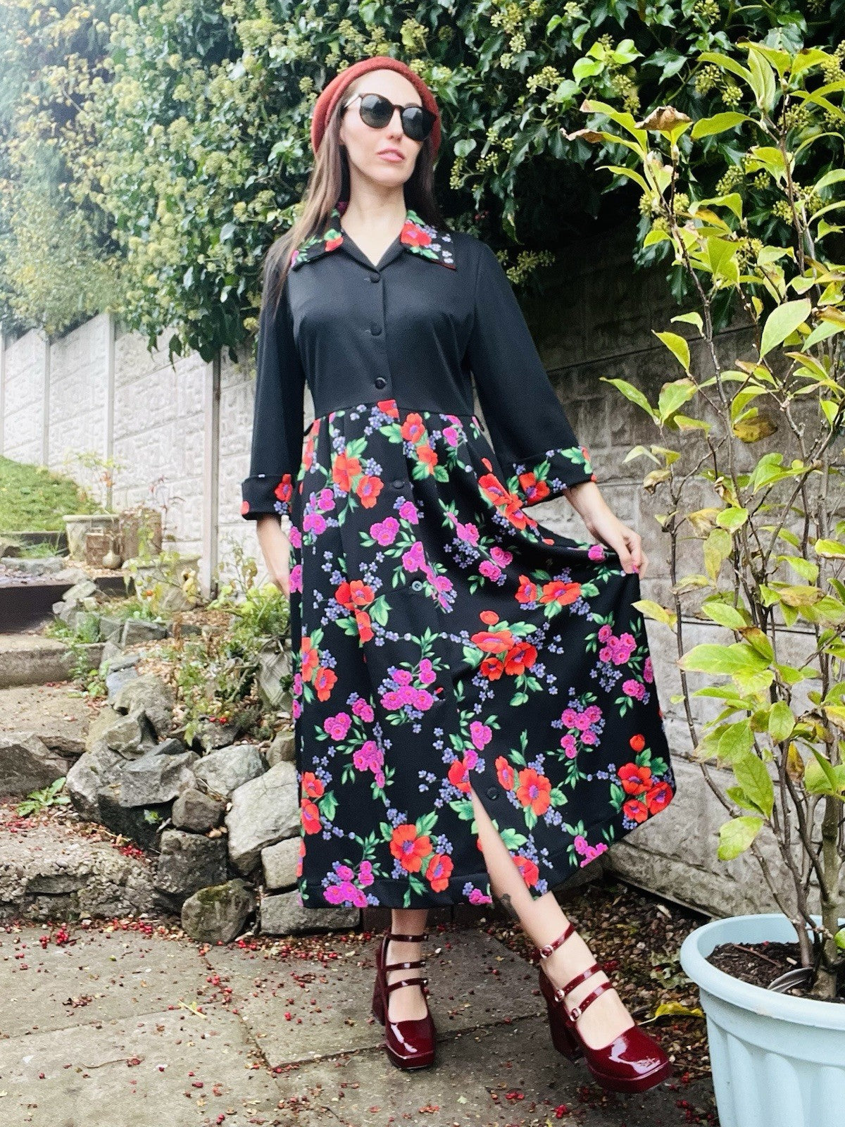 1970s Floral Shirt Dress Black Size 14 True Vintage, Dagger Collar, Midi Length