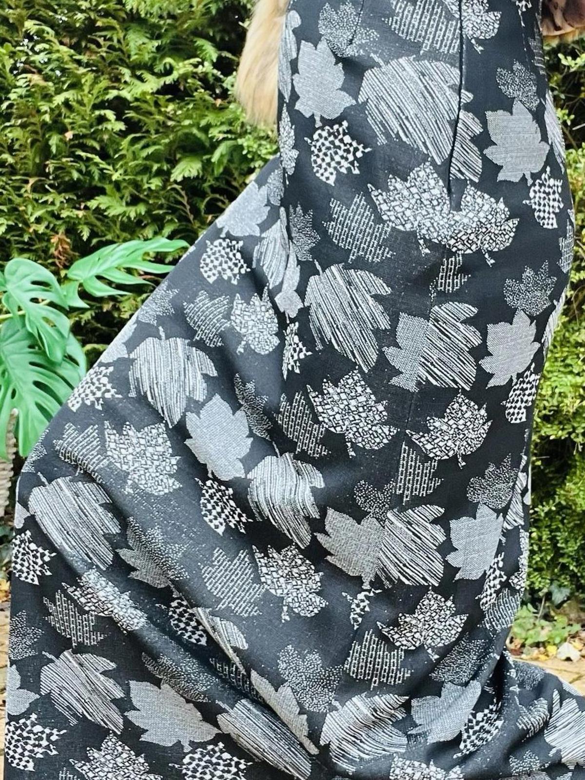Vintage 1970s Long Skirt Autumn Leaf Print Silver Black Maxi Length Size 8
