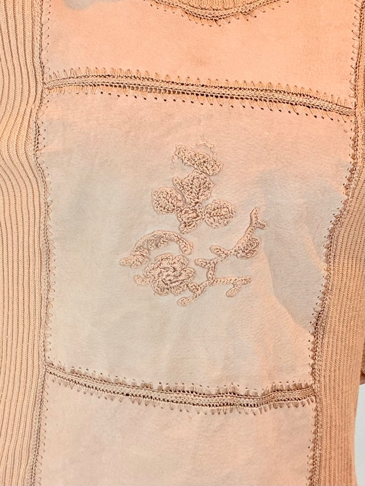 Vintage 1990s Beige Ribbed Knit Sweater with Embroidered Suede Panels Size 18
