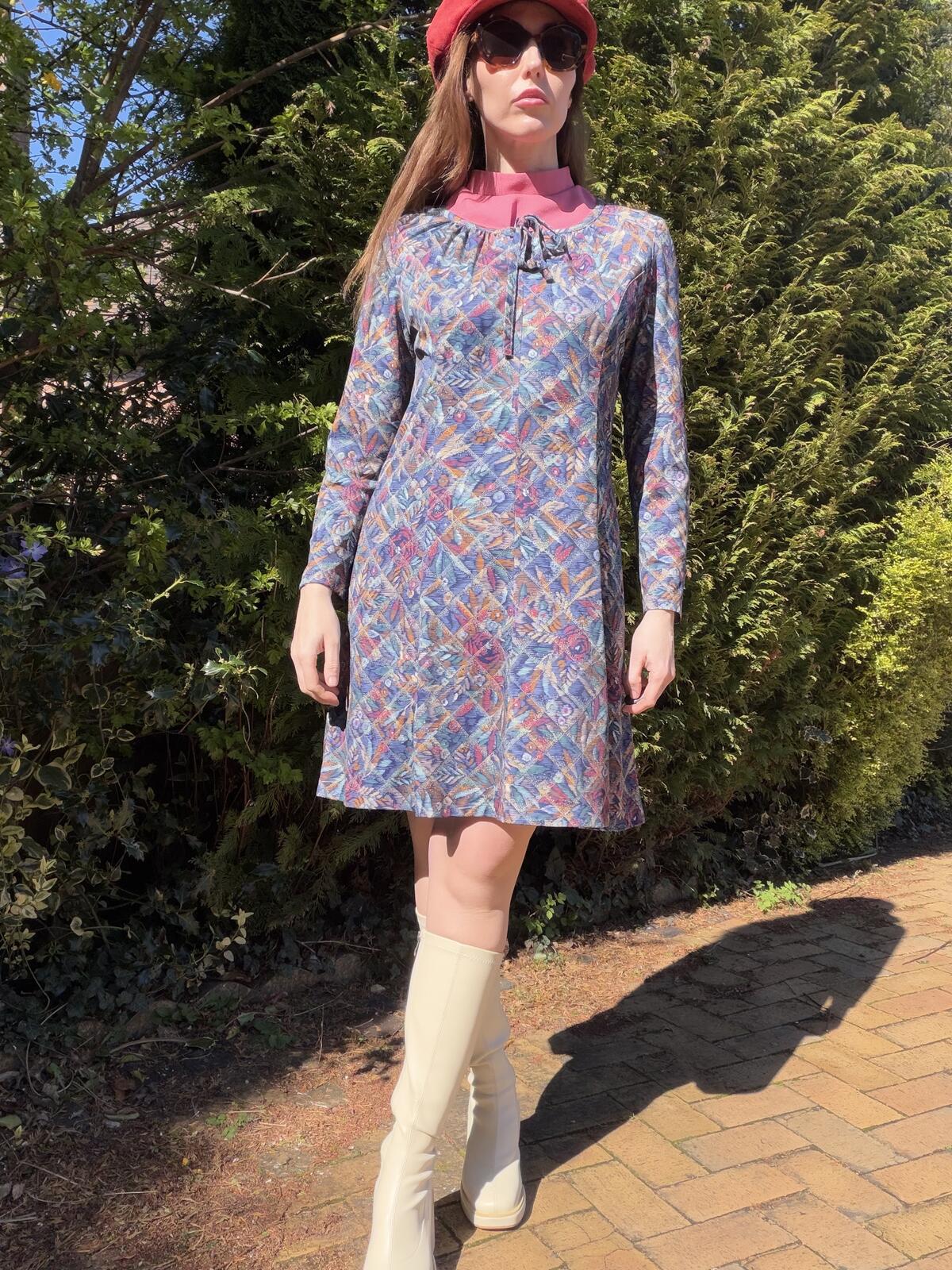 Vintage 1960s Shirt Dress Patterned Long Sleeve Dress with Pink Collar Size 16