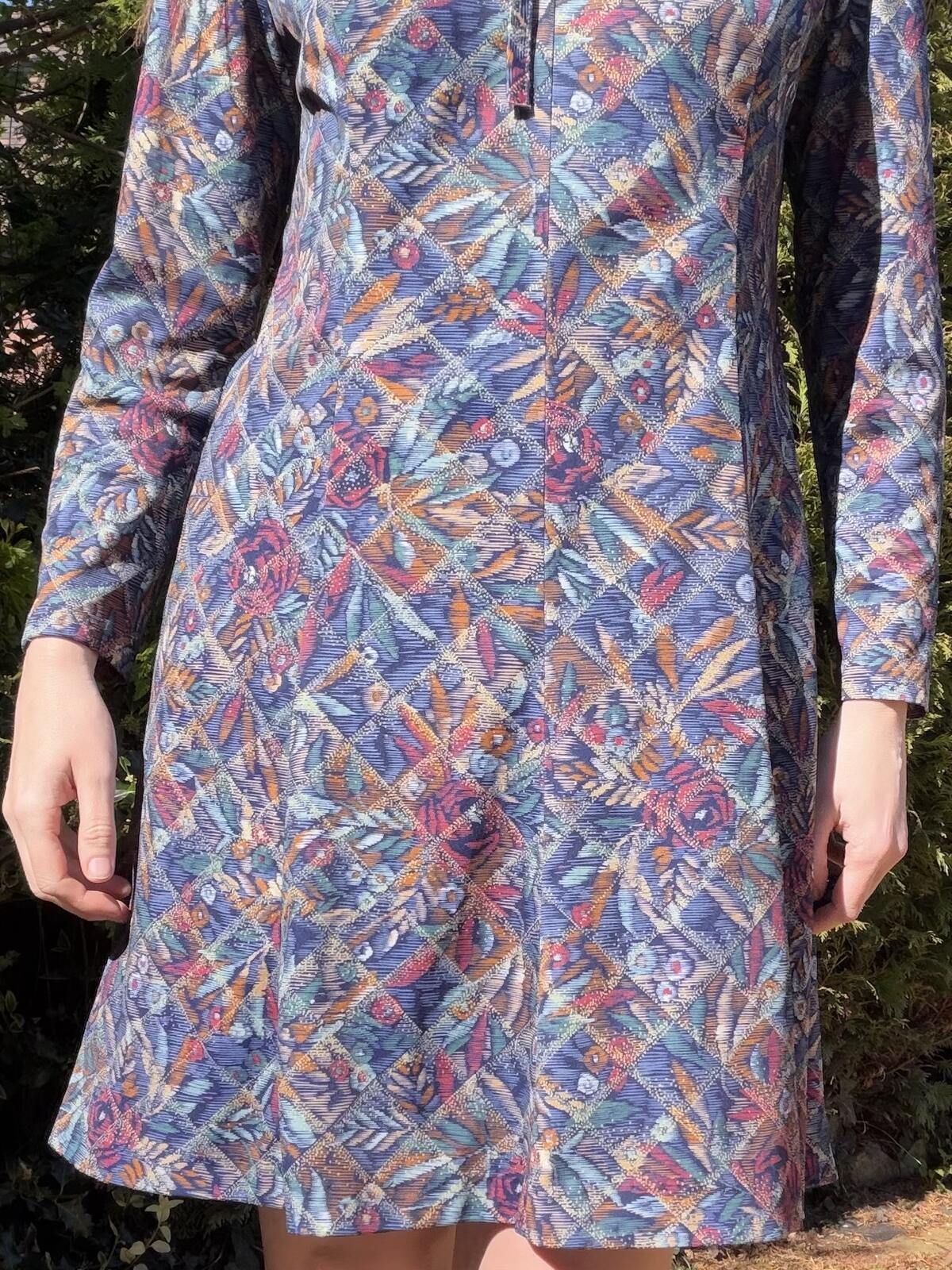 Vintage 1960s Shirt Dress Patterned Long Sleeve Dress with Pink Collar Size 16