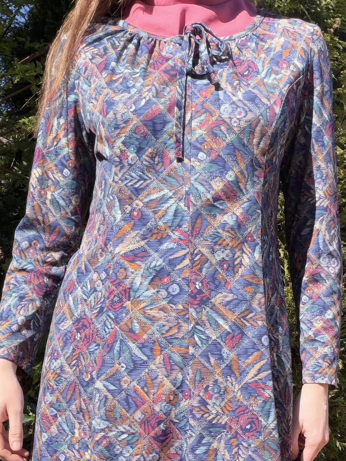 Vintage 1960s Shirt Dress Patterned Long Sleeve Dress with Pink Collar Size 16