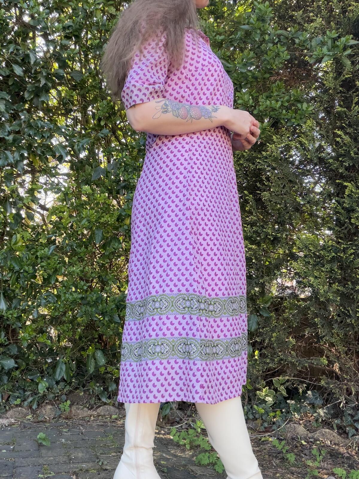 Vintage 1960s Shirt Dress Purple Paisley Midi with Collar and Short Sleeves 14