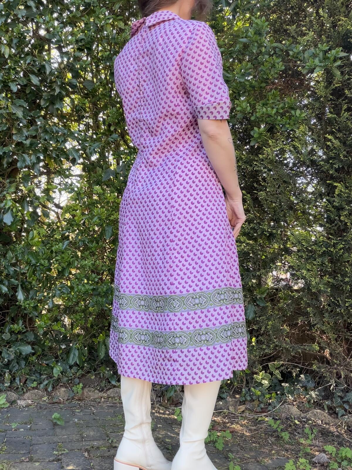 Vintage 1960s Shirt Dress Purple Paisley Midi with Collar and Short Sleeves 14