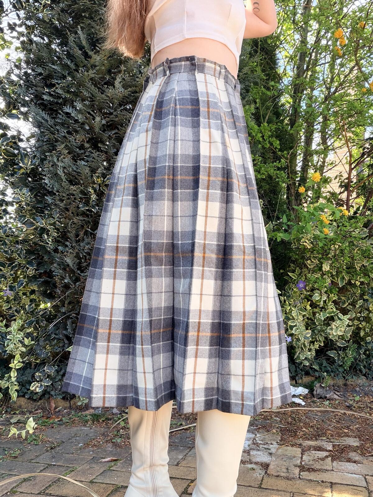 Vintage 1970s Tartan Skirt Midi Wool Buttoned Plaid with Belt Size 12 to 16