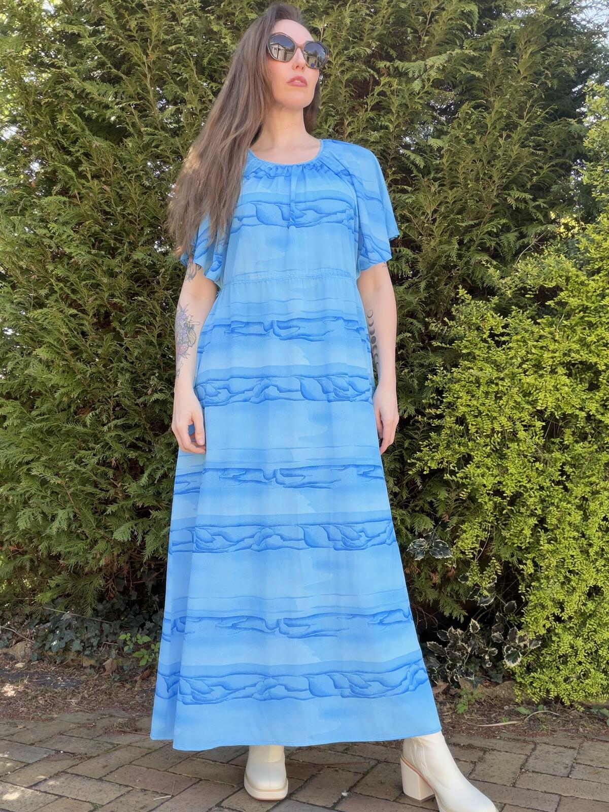 Vintage 1970s Maxi Dress Light Blue Long Dress with Abstract Wave Pattern 12