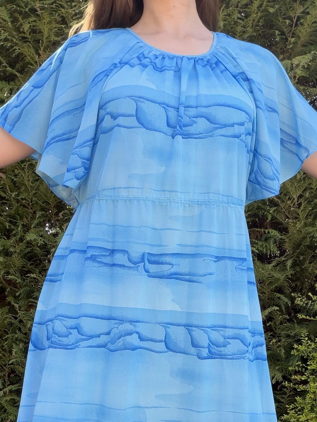 Vintage 1970s Maxi Dress Light Blue Long Dress with Abstract Wave Pattern 12