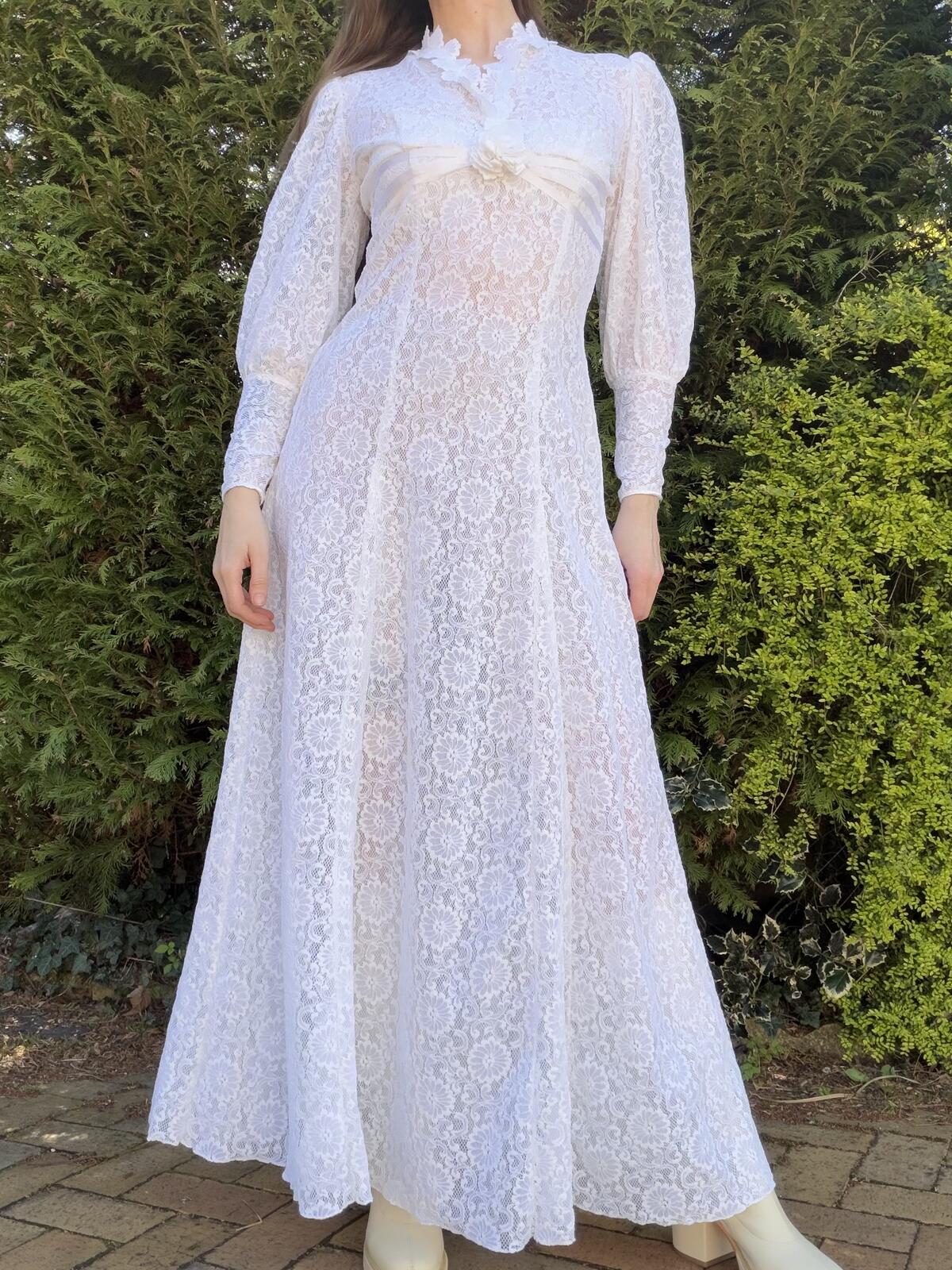 Vintage 1960s Maxi Dress white Lace Bridal Wedding Gown Long Sleeves Size 10