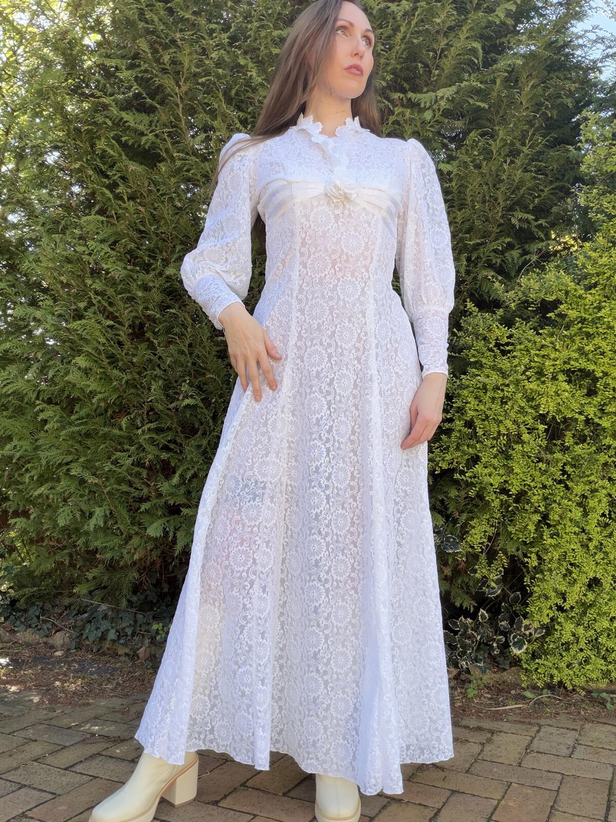 Vintage 1960s Maxi Dress white Lace Bridal Wedding Gown Long Sleeves Size 10