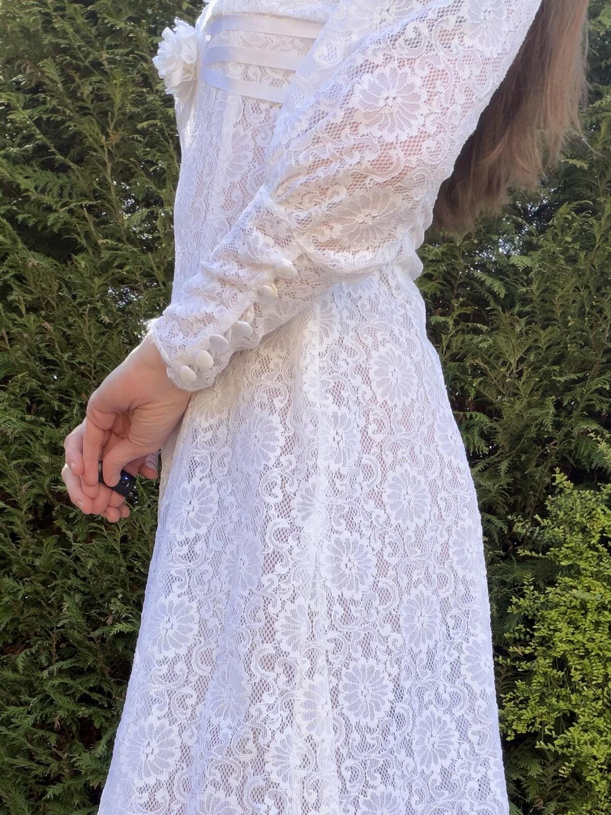 Vintage 1960s Maxi Dress white Lace Bridal Wedding Gown Long Sleeves Size 10