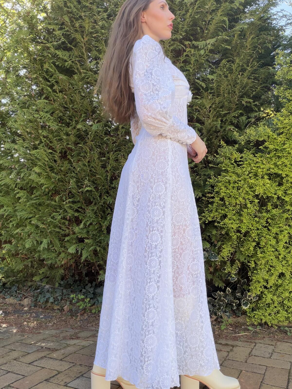 Vintage 1960s Maxi Dress white Lace Bridal Wedding Gown Long Sleeves Size 10