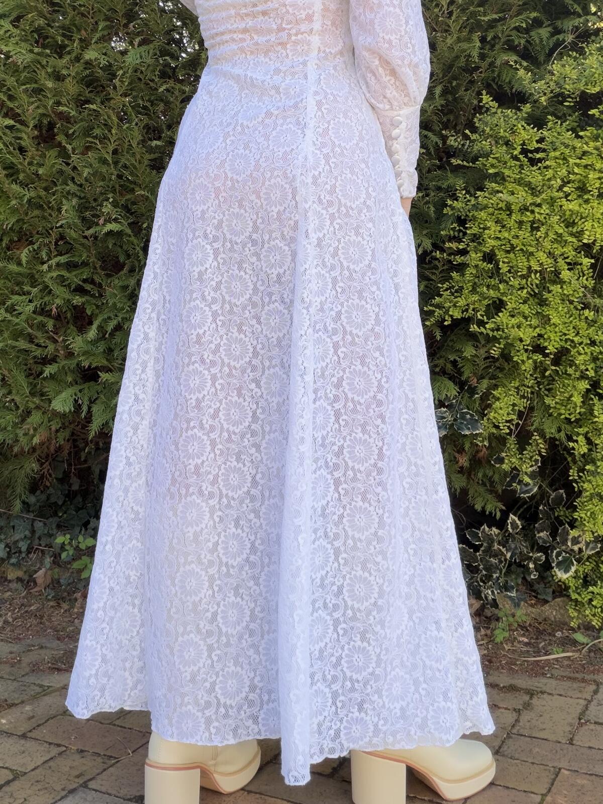 Vintage 1960s Maxi Dress white Lace Bridal Wedding Gown Long Sleeves Size 10
