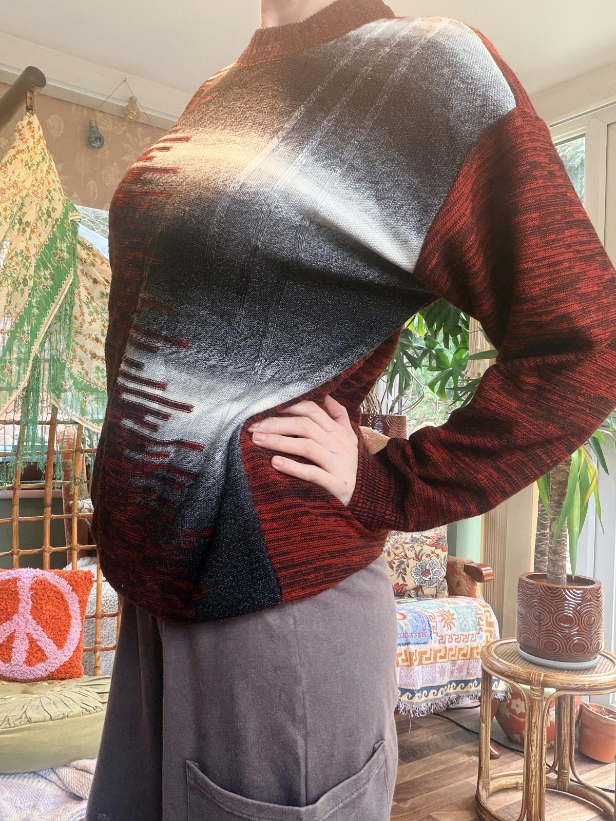 Vintage 1980s retro jumper size M Crew neck Sweater in Red and Grey Gradient