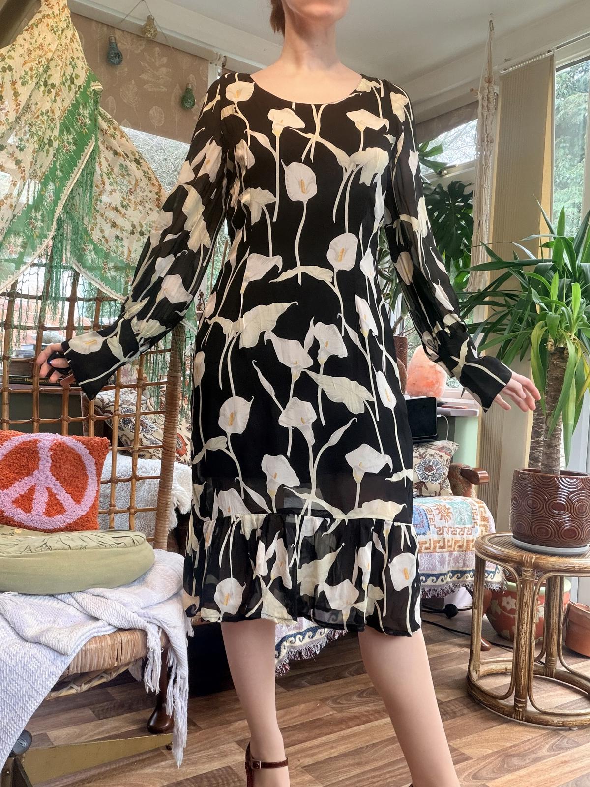 Black Floral Midi Dress size 14 long sleeve frilly hem Lilly flower design